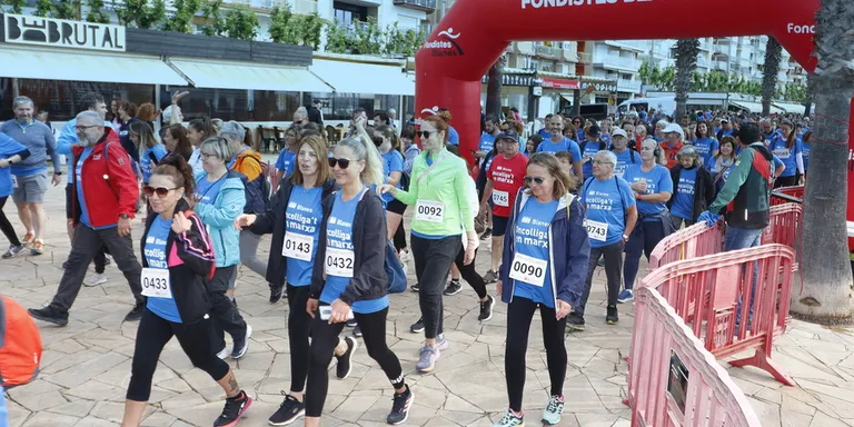 Prop d’un miler de persones participen a la 9a ‘Oncolliga’t en Marxa’ de Blanes