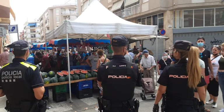 Una actuació de la Policia Local i la Policia Nacional acaba amb cinc expedients d'infracció contra els drets dels treballadors