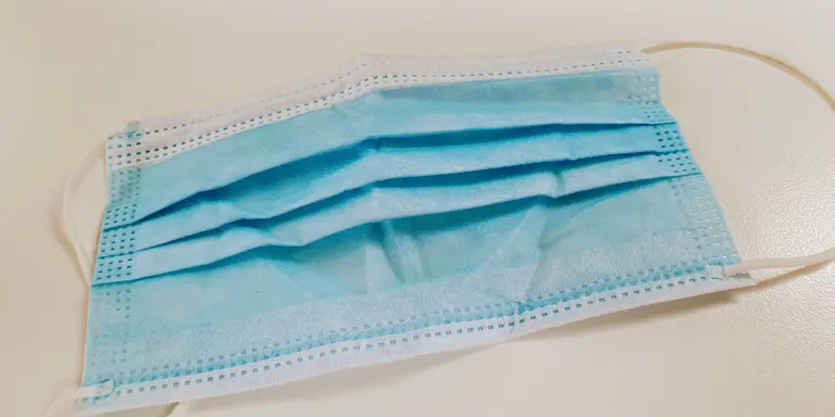 La mascareta torna a ser obligatòria als centres sanitaris de Catalunya per l'increment dels virus respiratoris