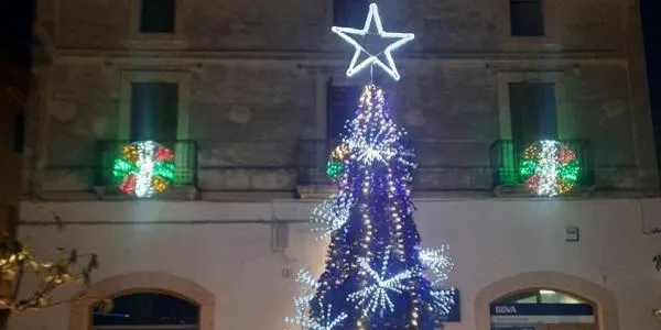 Creixell comença les Festes de Nadal amb l'encesa de l'arbre i l'arribada del Pare Noel
