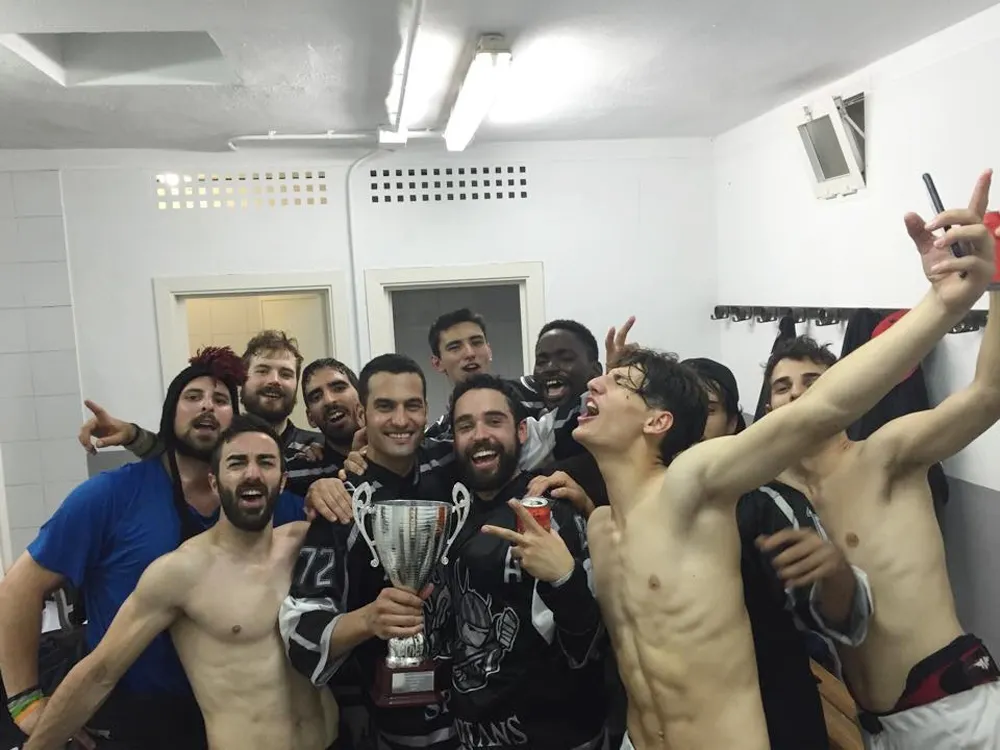 Celebració als vestidors de Mallorca del Cent Patins / Foto: Carles Benito