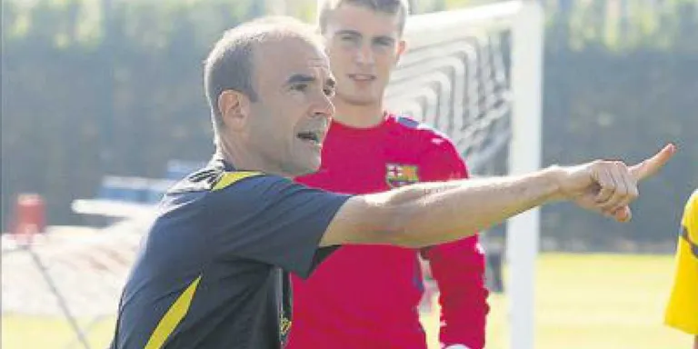 Edu Pons visita el Campus de l'Escola de Futbol Gerard Gatell