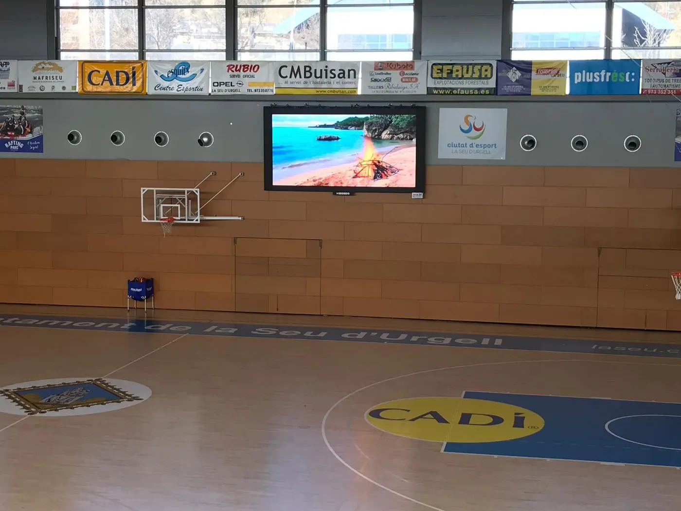 Nou marcador al Palau d'Esports de la Seu (Foto: Ajuntament de la Seu)