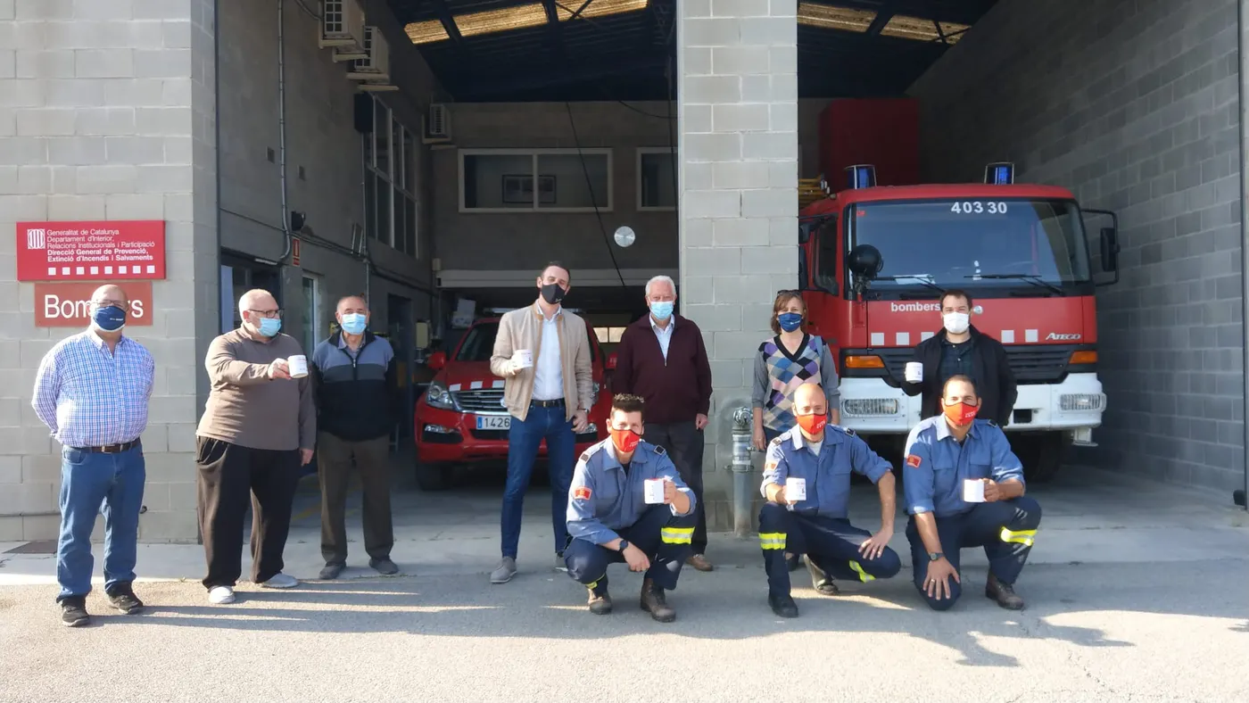 L’Associació de Donants de Sang del Vallès Oriental fa un reconeixement als bombers voluntaris de Caldes per les campanyes de donació de sang