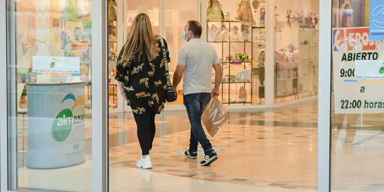 El centro comercial «Almazara Plaza» abre sus puertas al público