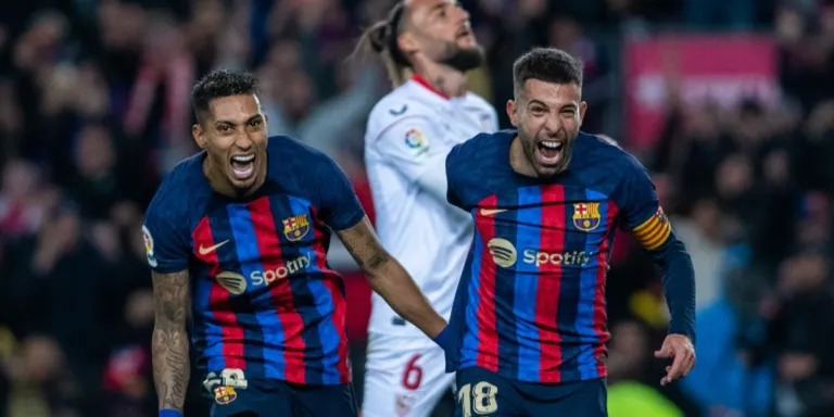 El Barça rendeix contra el Sevilla (3-0) i consolida el lideratge
