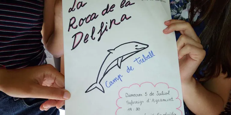 Els joves del camp de treball representen avui la llegenda de la Roca de la Delfina 'in situ'