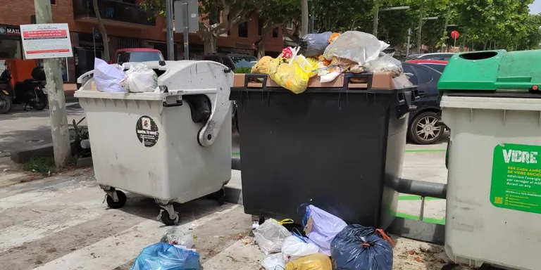 Medi Ambient impulsa una campanya per fer un bon ús dels contenidors