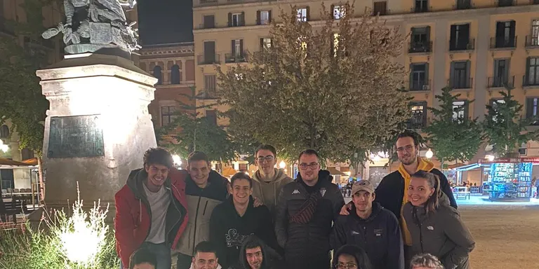 Un grup de joves visita Girona de la mà del Departament de Joventut de Cambrils