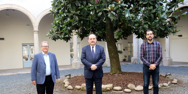 Graduats de la UVic acompanyaran joves adolescents per evitar que abandonin els estudis