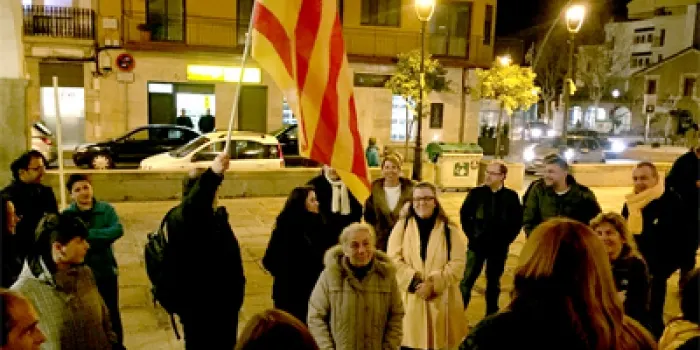 Una trentena d'arenyencs es concentren contra la repressió de l'Estat Espanyol