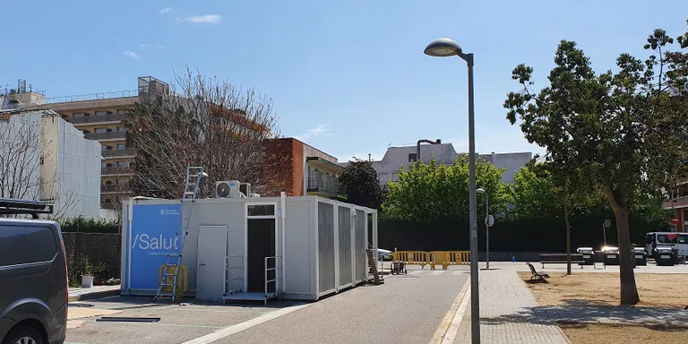 Salut comença la instal·lació d'un mòdul de suport al CAP de Pineda