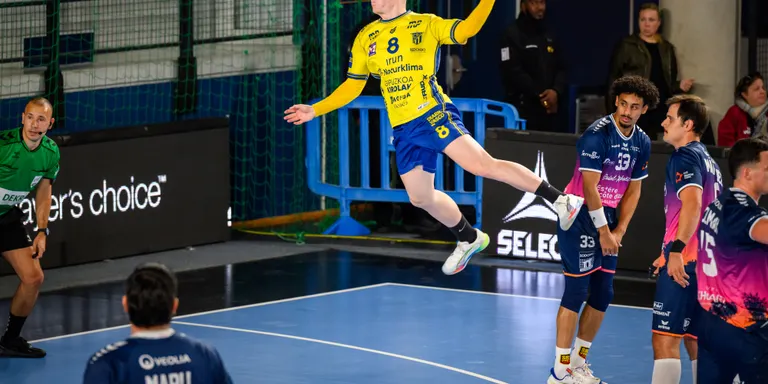 LA AUSENCIA DE DEFENSA EN LA PRIMERA PARTE Y LAS EXCLUSIONES CONDENAN AL IRUDEK BIDASOA IRUN EN SAINT RAPHAEL 35-32