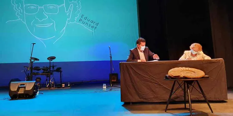 Pineda de Mar rep la col·lecció privada de fòssils d'Eduard Punset