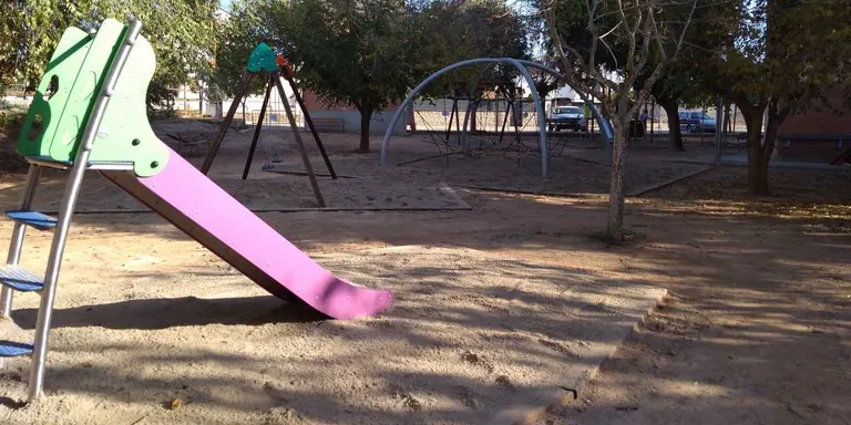 El parc infantil annex a la llar d'infants l'Era d'Agramunt, a punt