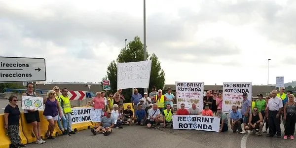 Els blocs de formigó de la rotonda de l’AP-7 de Torredembarra es retiraran la matinada del 31 d’agost