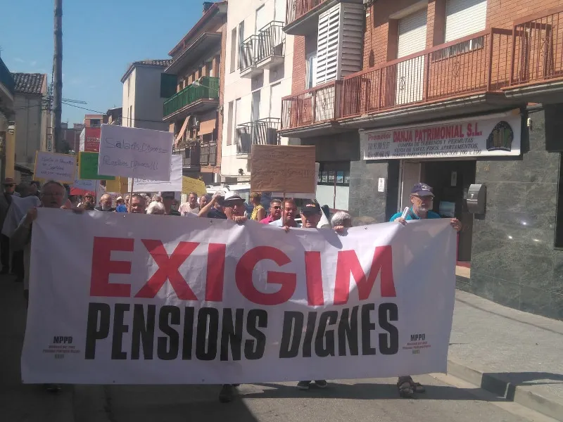 El Moviment per les Pensions Dignes es manifesta abans de les vacances