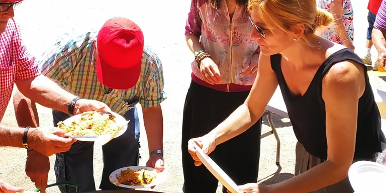 300 persones participen a la paella solidària del PSC d'aquest diumenge