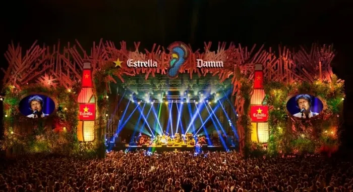 Aquest Ã©s l'escenari que ha dissenyat Lluis DanÃ©s pel Festival CruÃ¯lla ( Foto: LluÃ­s DanÃ©s )