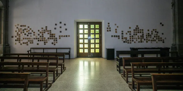 El Festival Espurnes Barroques posa a la venda l'obra mural "El so als ulls" de Marta Ricart