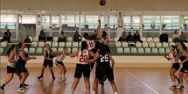 El CB Altafulla – BBG supera al Carme Bàsquet per seguir en el grup capdavanter (72-27)