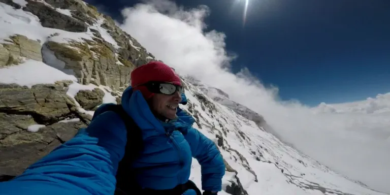 Kilian Jornet avança cap al cim de l'Everest