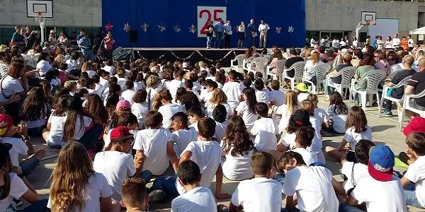 La Portalada d’Altafulla posa la cirereta a la commemoració del 25è aniversari amb una gran festa carregada d’emocions