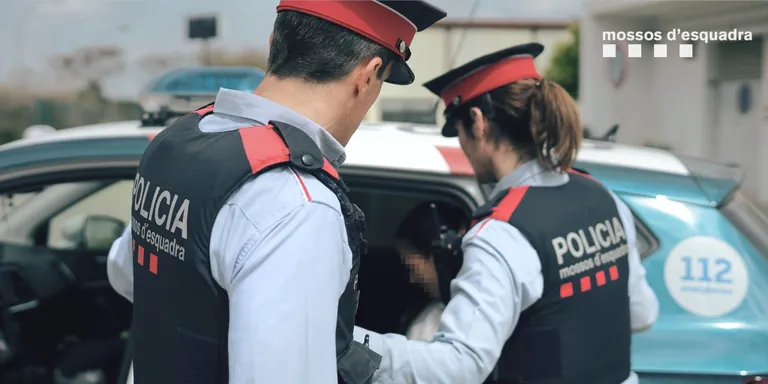 Els Mossos detenen tres joves d’entre 14 i 17 anys a Cambrils per robar tres motocicletes