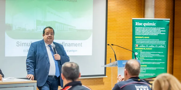 El conseller Elena presenta un nou simulacre del PLASEQTA al Polígon industrial de Constantí