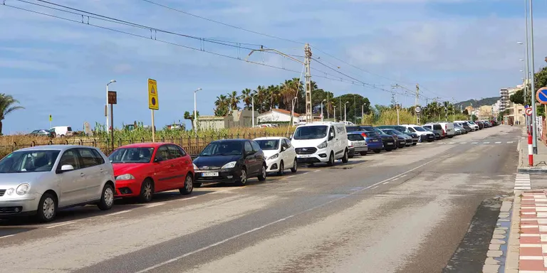 Tot el passeig Marítim de Pineda serà zona verda d'aparcament preferent per a residents aquest estiu