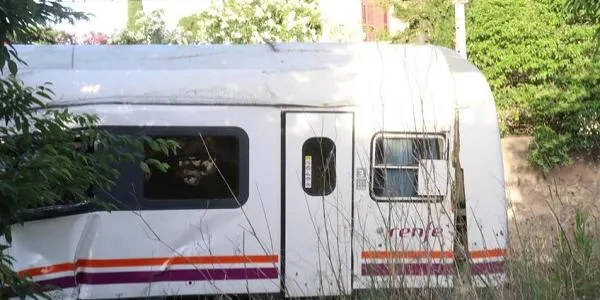 Es restableix la circulació de trens en les línies R14, R15 i R16 després de la retirada del tren accidentat a Vila-seca