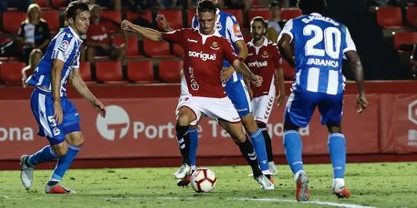 El Nàstic planta cara al Deportivo però acaba cedint els tres punts
