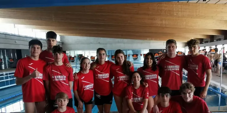Els nedadors del Cambrils Club Natació participen a la segona jornada del Tarraswim