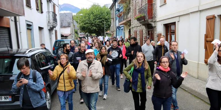 Els veïns de Les, Bossòst i Canejan voten a casa de la diputada Mireia Boya