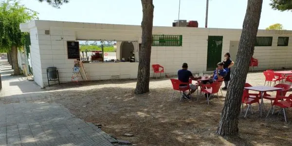 El servei de bar de la piscina municipal d'Altafulla ja està en funcionament