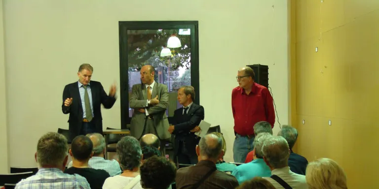 Una trentena d'afectats per preferents s'interessen per portar el cas a judici