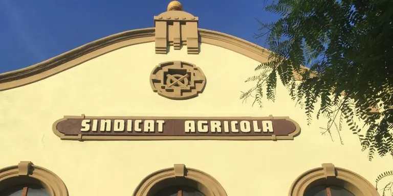 Es renova la façana del Sindicat Agrícola de Constantí