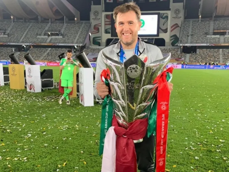 Sergio Alegre amb la copa de Campió d'Àsia / Foto: Sergio Alegre