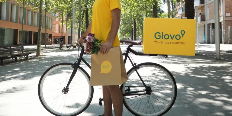 El polèmic model dels ‘riders’ o repartidors autònoms arribarà a Rubí el mes vinent