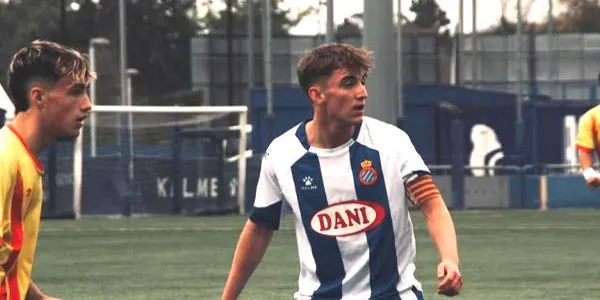 El futbolista Diego Mariscal tanca l’etapa a la base del RCD Espanyol
