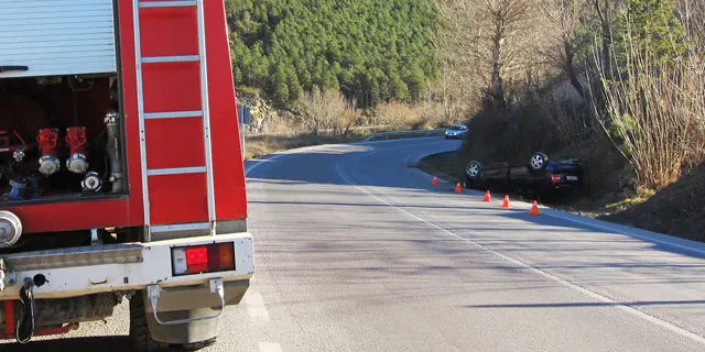Un cotxe bolca a la C-14, a Organyà
