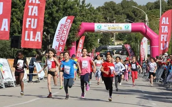900 participants posen color a la 12a edició de la Cursa 1 de Maig dels Atletes d’Altafulla