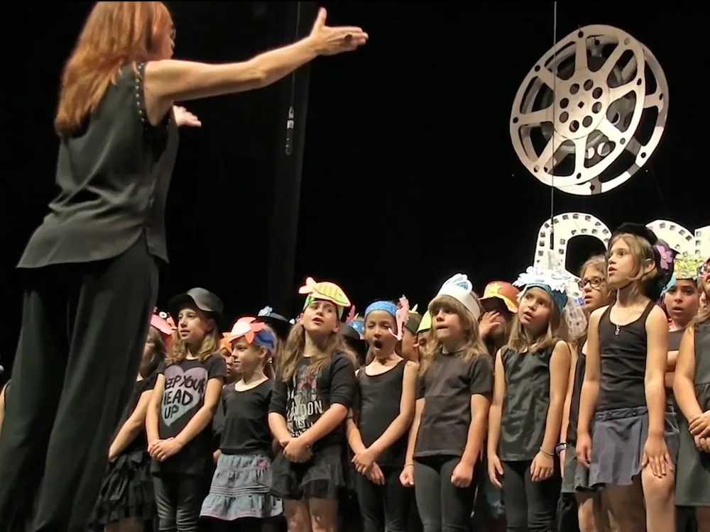 Quasi 200 alumnes de primària fan 'Un passeig de pel·lícula' a La Sala