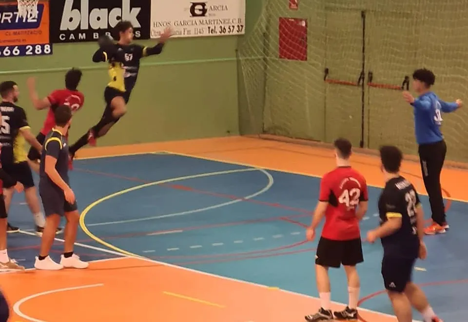 El Club Handbol Cambrils segueix intractable a la Tercera Catalana amb un triomf davant El Vendrell