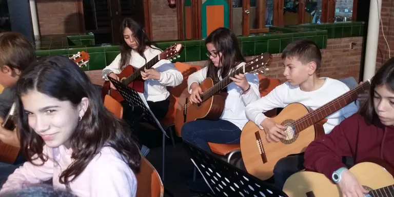 Concert de Nadal de l'Escola Municipal de Música de Pineda per la Marató