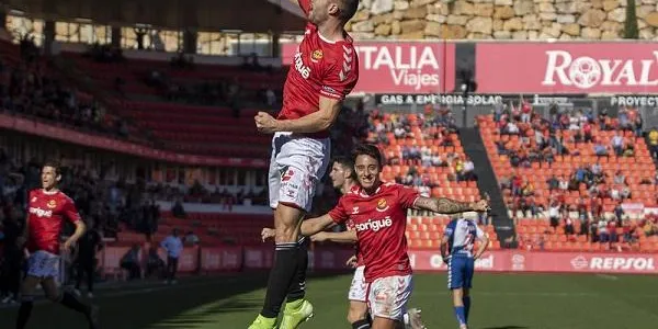 El Nàstic goleja l’Ebro i agafa distància amb el descens (4-1)