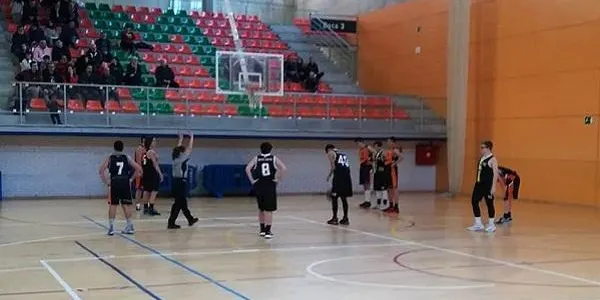El Cadet Auto Casasús defensa el lideratge del grup a la pista del Torreforta