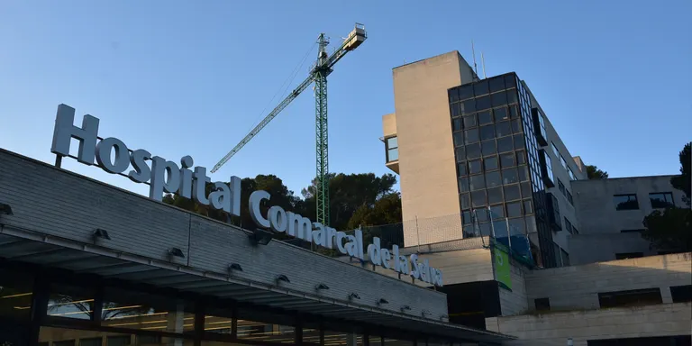 Suspenen l'entrada d'acompanyants a la Unitat de Mitjana Estada de l'hospital de Blanes en detectar 14 positius
