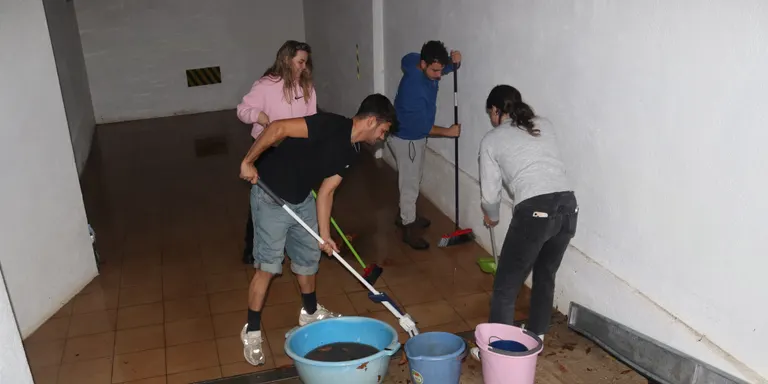 El temporal deixa més de 40 litres a comarques gironines, provoca acumulacions d'aigua i inunda baixos i garatges