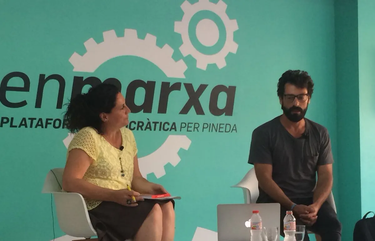 El periodista Marc Amorós presenta a Pineda el llibre 'Fake News'